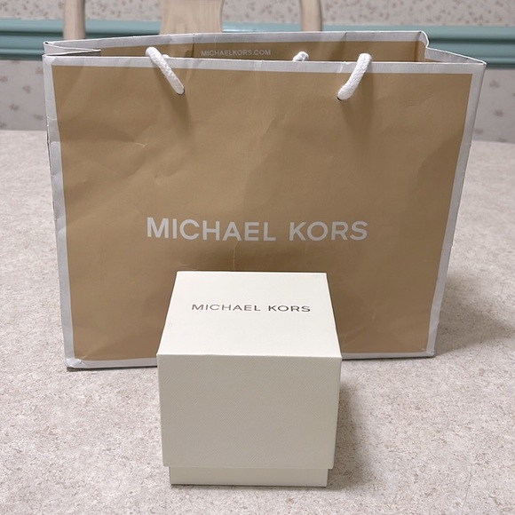 BNWT MICHAEL KORS EMPTY WATCH BOX WITH PRICE TAG, CARE PAPER & SHOPPING BAG